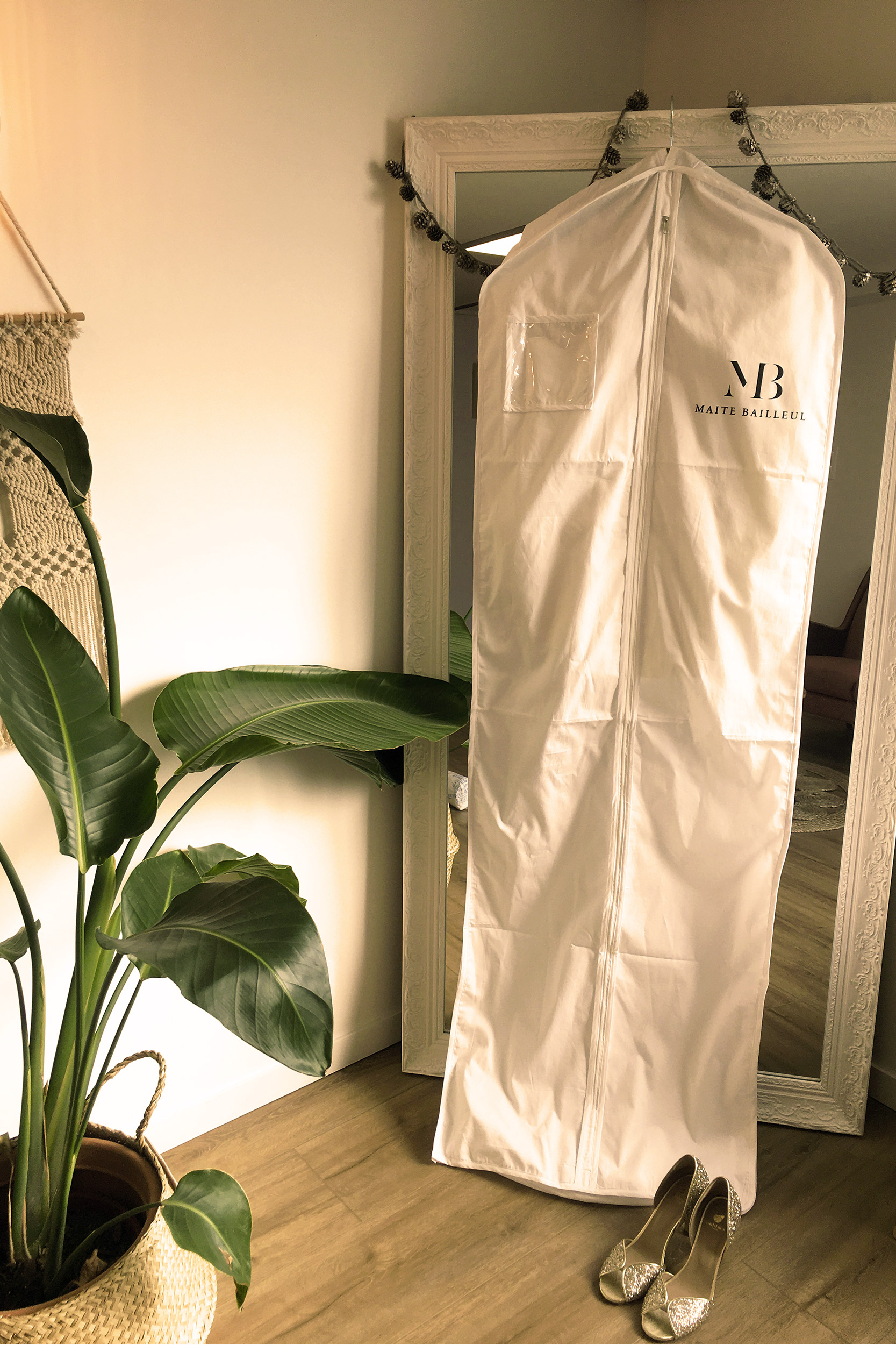 Housse de Robe de Mariée Blanche - Protégez Votre Précieuse Tenue Nuptiale  - ChristianeBoutique