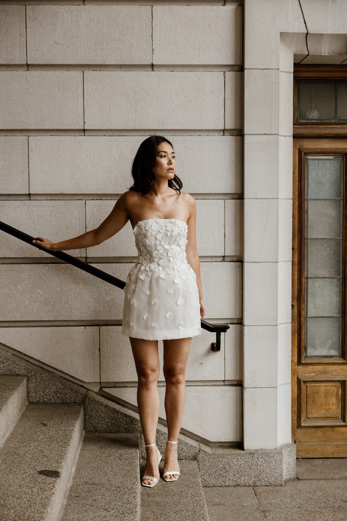 Robe de mariée courte Lily Maite Bailleul Masterpiece 2025 mariage civil motif floral élégant