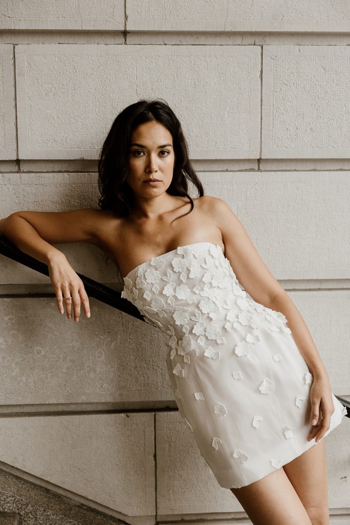 Robe de mariée courte Lily Maite Bailleul Masterpiece 2025 mariage civil détail fleuri bustier élégant
