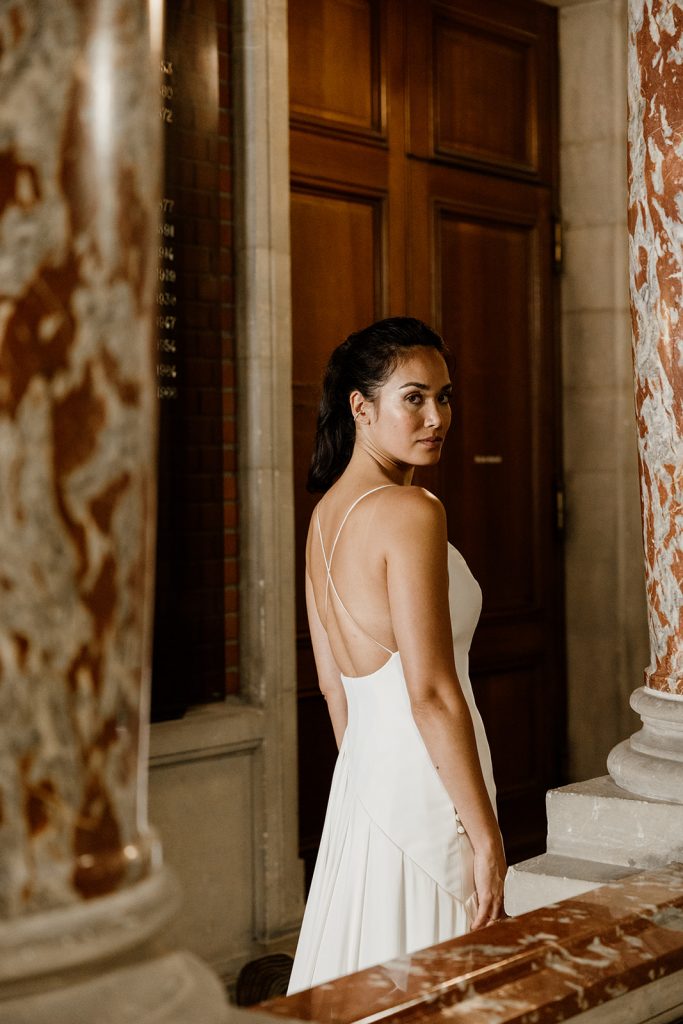 Dos robe de mariée Kheops Maite Bailleul 2025 bretelles croisées crêpe de soie bouton côté