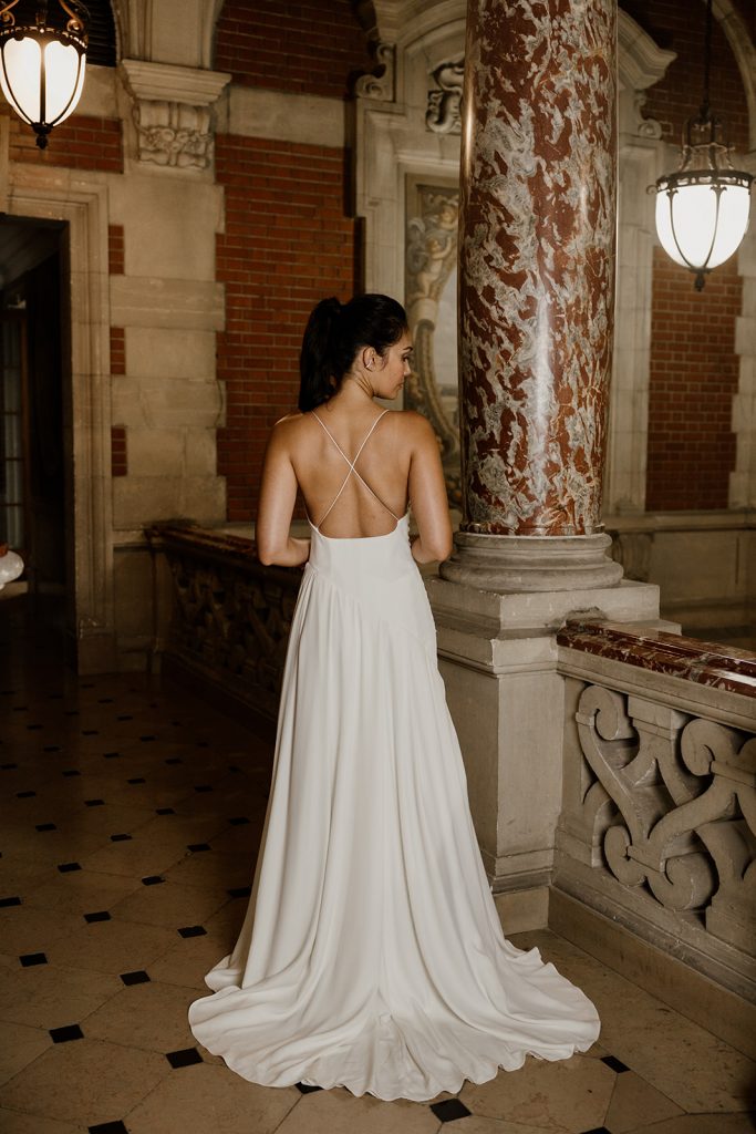 Dos robe de mariée Kheops Maite Bailleul 2025 bretelles croisées crêpe de soie fluide