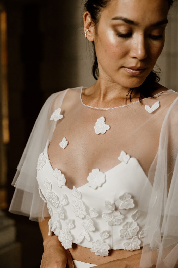 Bustier robe de mariée Petra Maite Bailleul 2025 surblouse organza appliqués fleurs