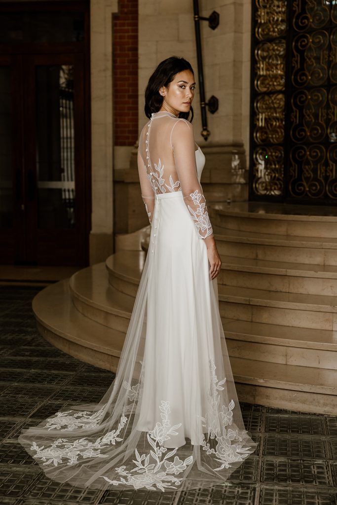 Robe de mariée Mona Maite Bailleul longue traîne brodée Masterpiece 2025