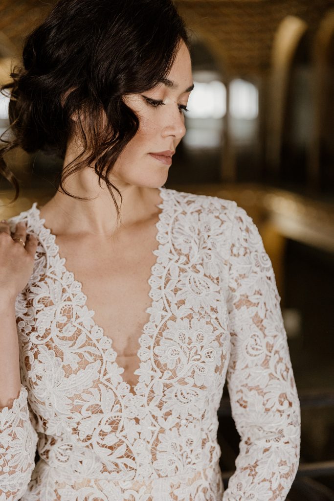Détail décolleté robe de mariée IRENE Maite Bailleul 2024 dentelle guipure