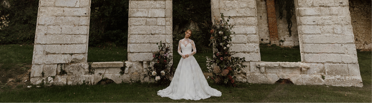 robe de mariée col montant manches longues en dentelle de Calais, modele Eleanor de la collection Aurora par Maité Bailleul