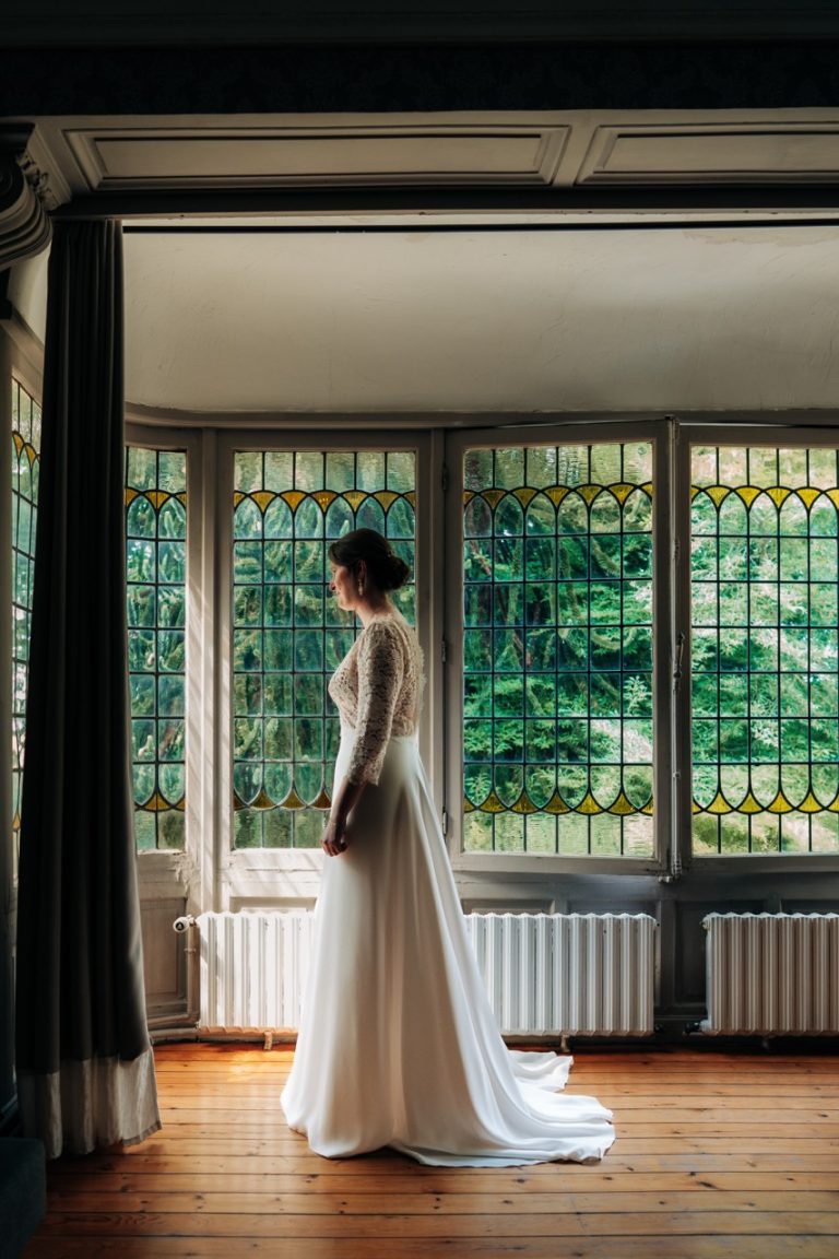 Portrait élégant de la mariée Lucile portant une création couture, Photographie mariage luxe