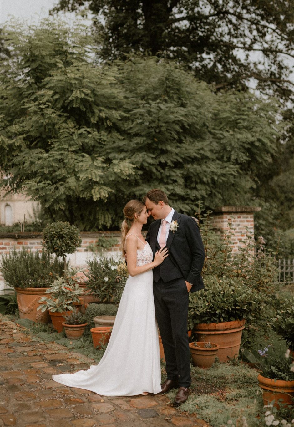 Création sur-mesure Maïté Bailleul – robe de mariée Margot, mariage élégant dans un domaine