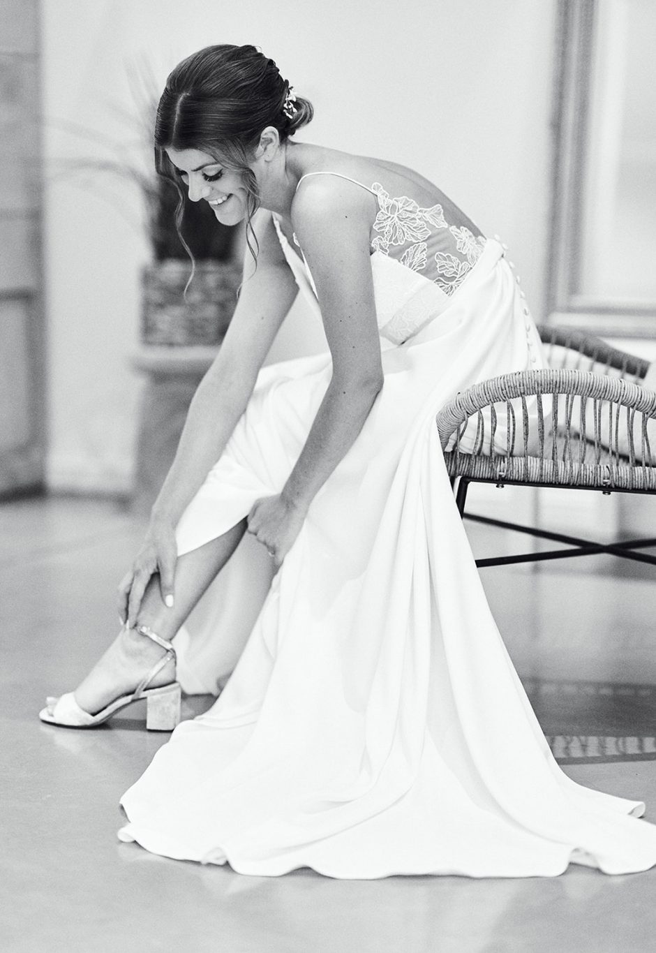 Création sur-mesure Maïté Bailleul – robe de mariée Marine, mariage élégant à Paris – vue de dos